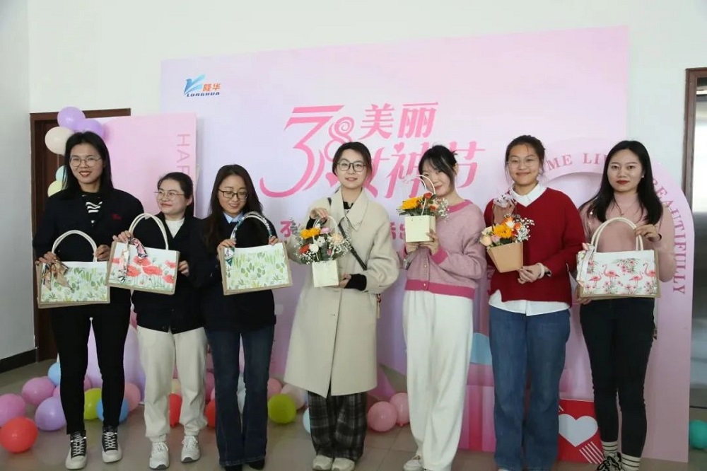 巧手女神，俏丽开放—— 一飞冲天300倍游戏科技集团组织在洛各公司发展“三八”妇女节活动